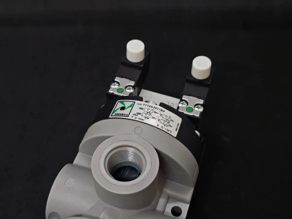 T772S.32.0.1.BP Распределитель пневматический 3-2 Pneumax (2)