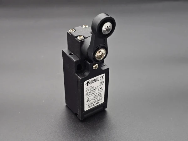 FR 530-M1J1 Концевой выключатель Pizzato Elettrica
