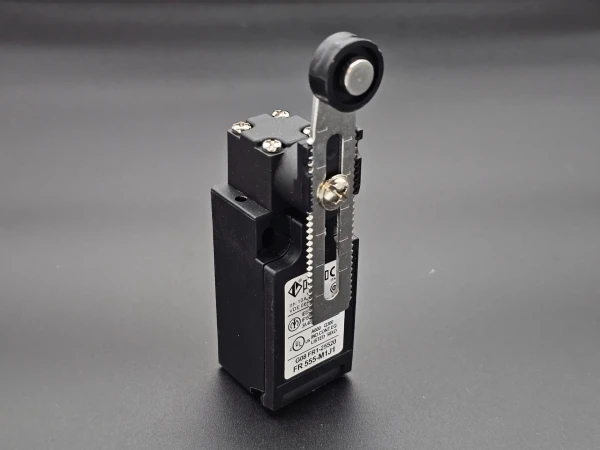 FR 555-M1J1 Концевой выключатель Pizzato Elettrica 0001309717G SCM