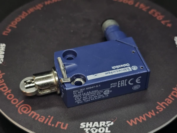 4-008-32-0895 Выключатель концевой с роликовым толкателем Homag XCMD2102C12 Schneider (1)